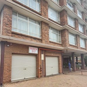 Large 2 bedroom 1st floor flat in Silverton, Pretoria