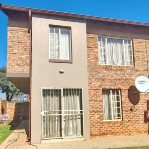 LARGE 3 BEDROOM DUPLEX IN HAZELDEAN, PRETORIA